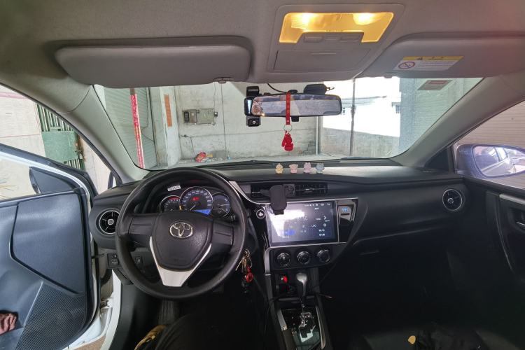Used Toyota Corolla 2017 Revised Version 1.2T S-CVT GL Center Console