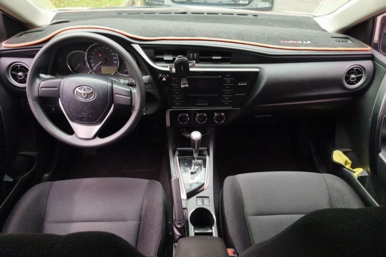 Used Toyota Corolla 2017 Revised Version 1.2T S-CVT GL Center Console