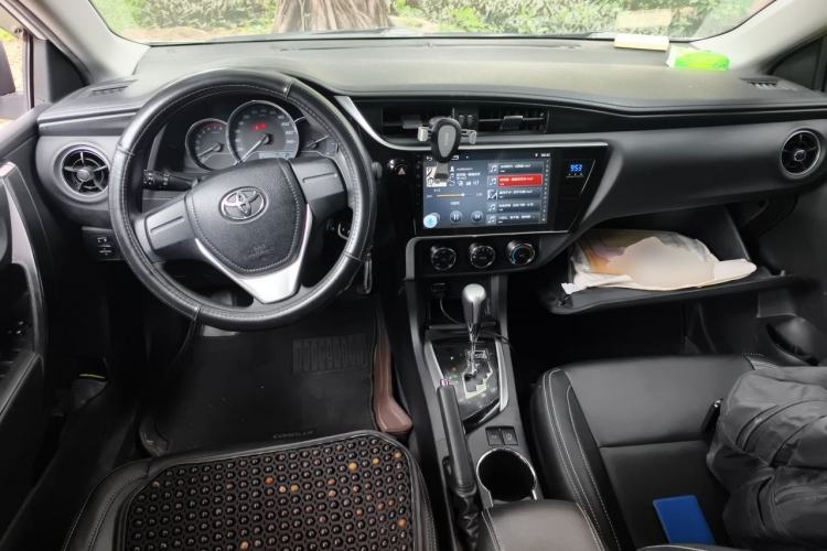 Used Toyota Corolla 2017 Revised Version 1.2T S-CVT GL Center Console