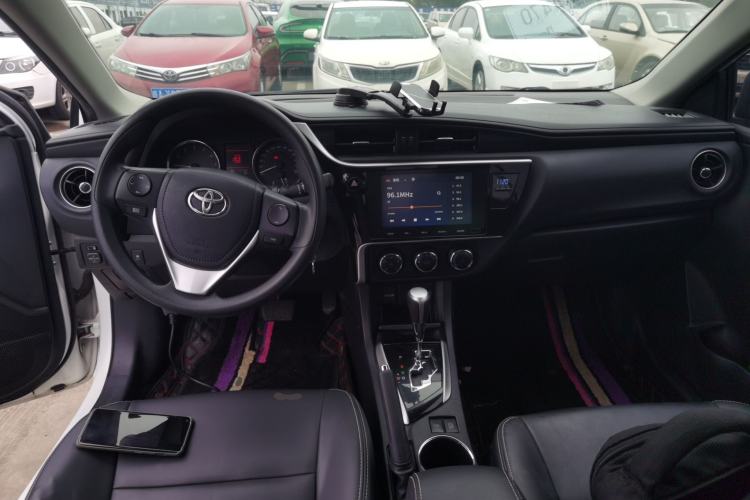 Used Toyota Corolla 2017 Revised Version 1.2T S-CVT GL-i Center Console