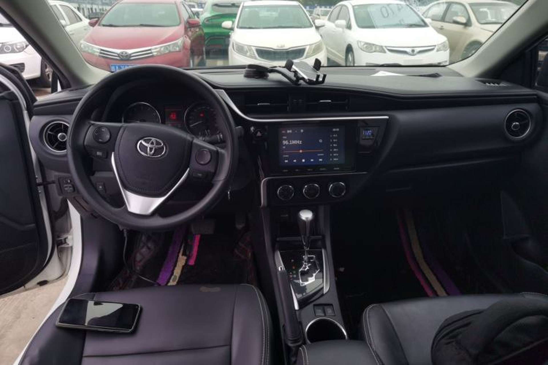 Used Toyota Corolla 2017 Revised Version 1.2T S-CVT GL-i Center Console
