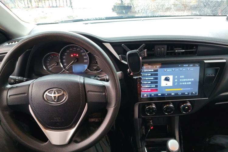 Used Toyota Corolla 2017 Revised Version 1.2T S-CVT GL Center Console