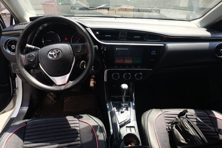 Used Toyota Corolla 2017 Revised Version 1.2T S-CVT GL-i Center Console