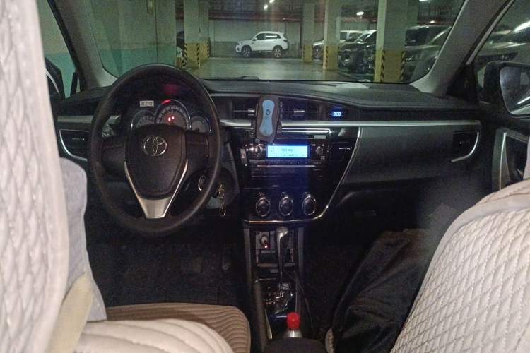 Used Toyota Corolla 2017 Revised Version 1.6L S-CVT GL Center Console