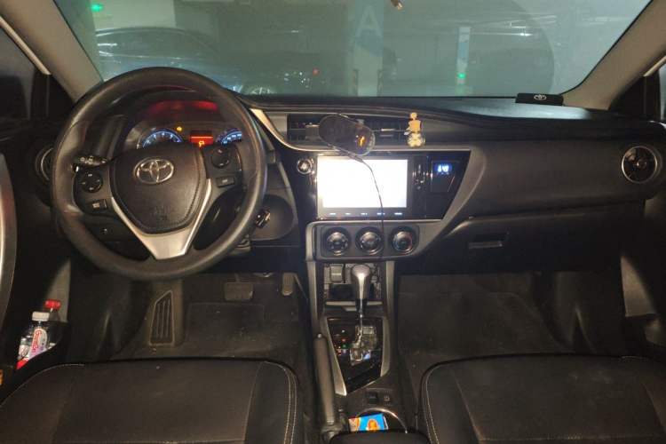 Used Toyota Corolla 2017 Revised Version 1.2T S-CVT GL-i Center Console