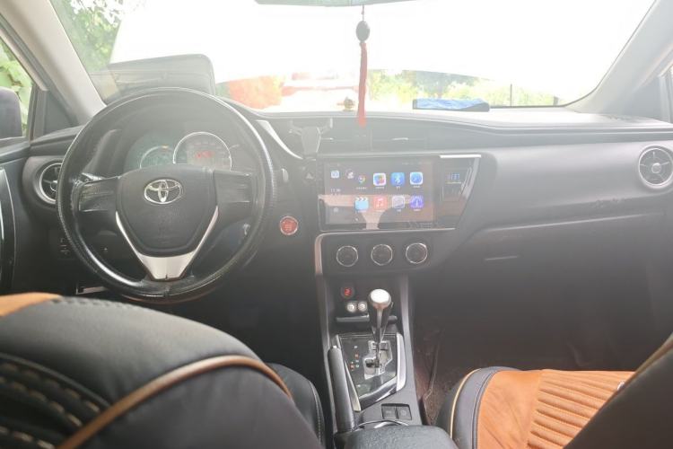 Used Toyota Corolla 2017 Revised Version 1.2T S-CVT GL Center Console