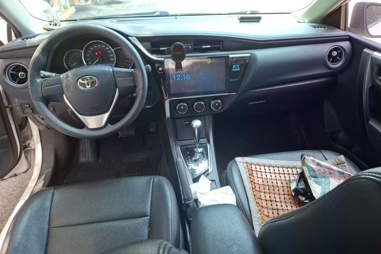 Used Toyota Corolla 2017 Revised Version 1.2T S-CVT GL Center Console