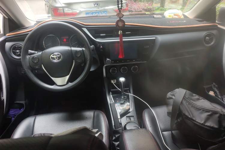 Used Toyota Corolla 2017 Revised Version 1.2T S-CVT GL-i Leather Edition Center Console