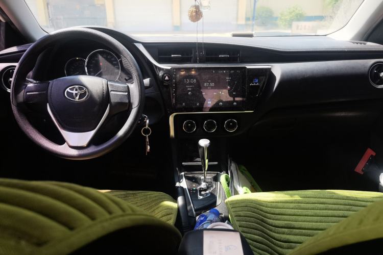 Used Toyota Corolla 2017 Revised Version 1.2T S-CVT GL Center Console