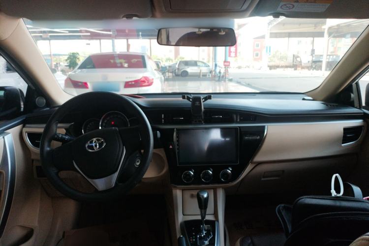 Used Toyota Corolla 2017 1.6L CVT GL Center Console