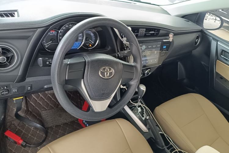 Used Toyota Corolla 2017 Revised Version 1.2T S-CVT GL Center Console