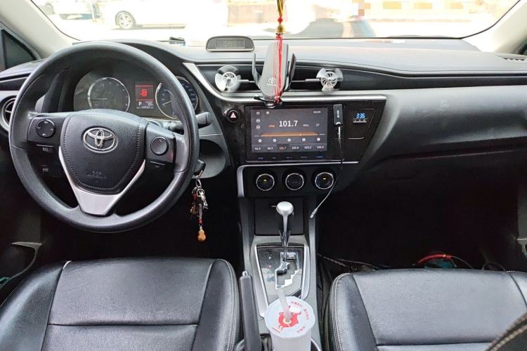 Used Toyota Corolla 2017 Revised Version 1.2T S-CVT GL-i Center Console