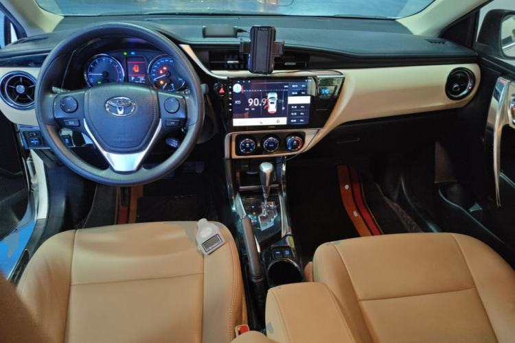 Used Toyota Corolla 2017 Revised Version 1.2T S-CVT GL-i Center Console