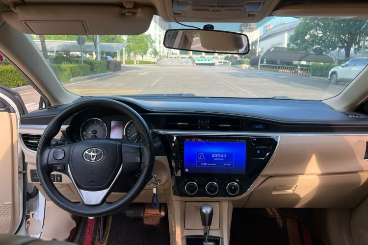 Used Toyota Corolla 2017 1.2T CVT GL-i Center Console