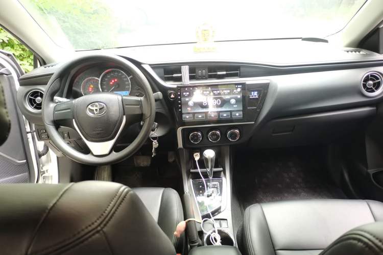 Used Toyota Corolla 2017 Revised Version 1.2T S-CVT GL Center Console