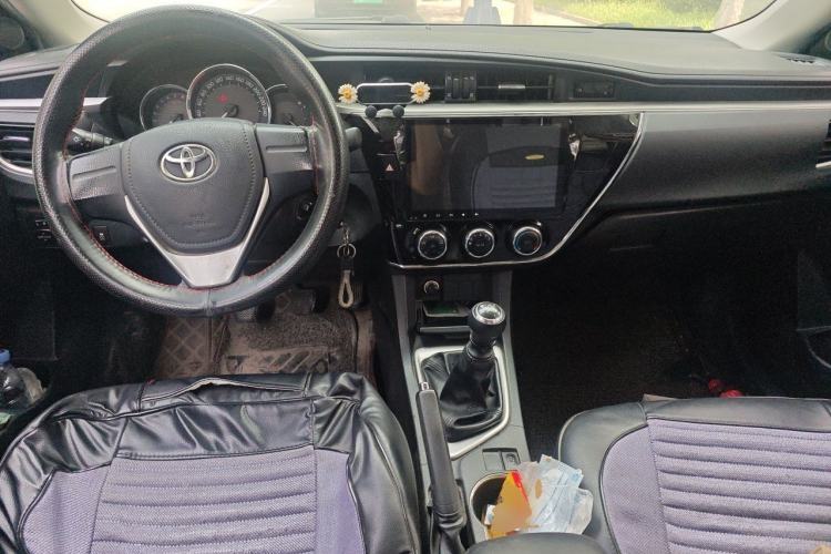 Used Toyota Corolla 2017 1.2T Manual GL Center Console