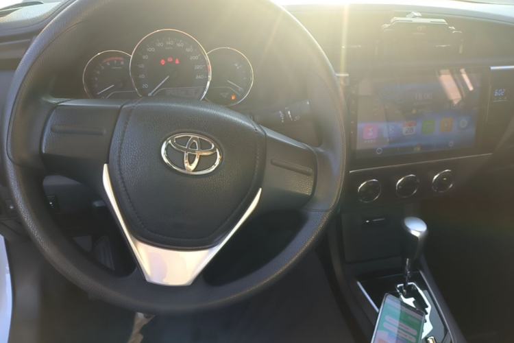 Used Toyota Corolla 2017 Revised Version 1.2T S-CVT GL Center Console