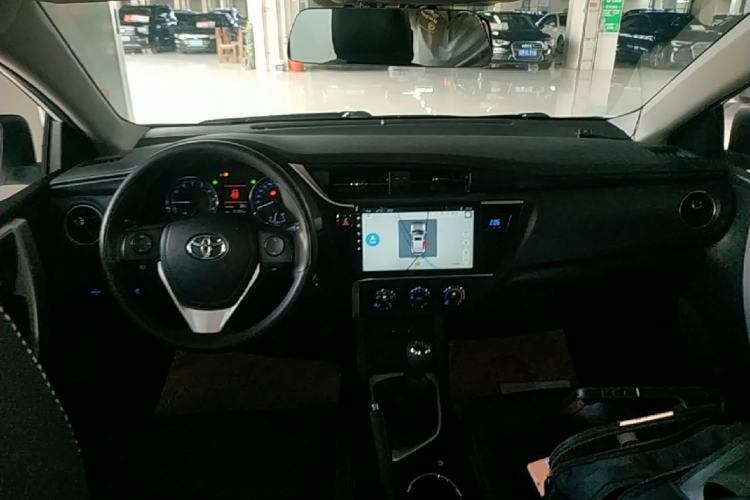 Used Toyota Corolla 2017 Revised Version 1.2T Manual GL-i Center Console