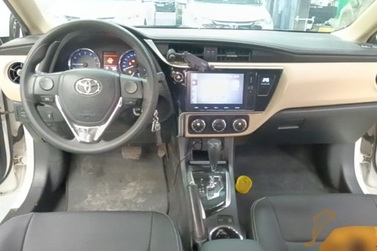 Used Toyota Corolla 2017 Revised Version 1.2T S-CVT GL-i Center Console