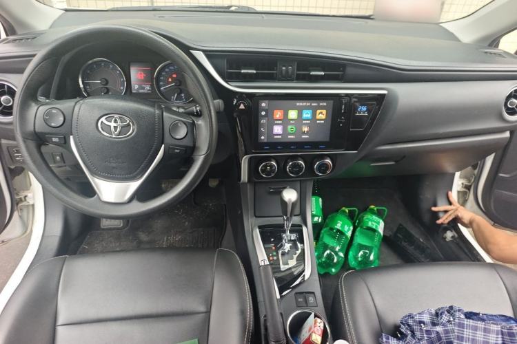 Used Toyota Corolla 2017 Revised Version 1.2T S-CVT GL-i Center Console
