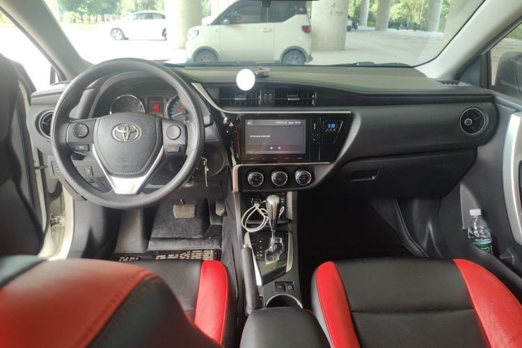 Used Toyota Corolla 2017 Revised Version 1.2T S-CVT GL-i Center Console