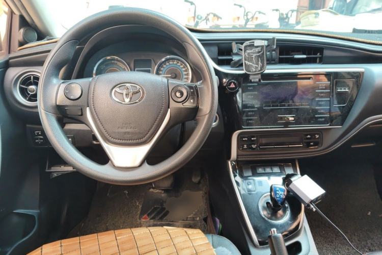 Used Toyota Corolla 2017 Revised Dual-Engine 1.8L E-CVT Leading Edition Center Console