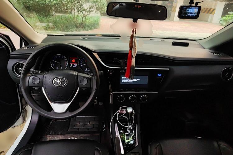 Used Toyota Corolla 2017 Revised Version 1.2T S-CVT GL-i Center Console