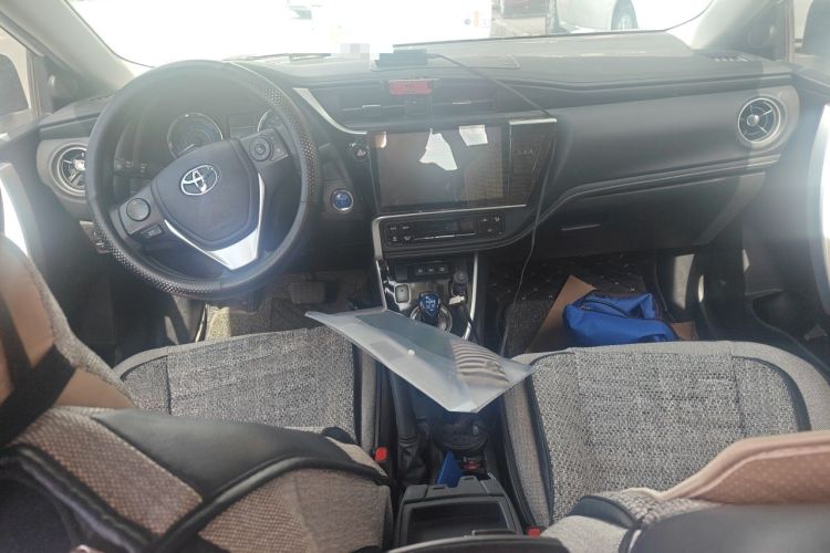 Used Toyota Corolla 2017 Revised Dual-Engine 1.8L E-CVT Leading Edition Center Console