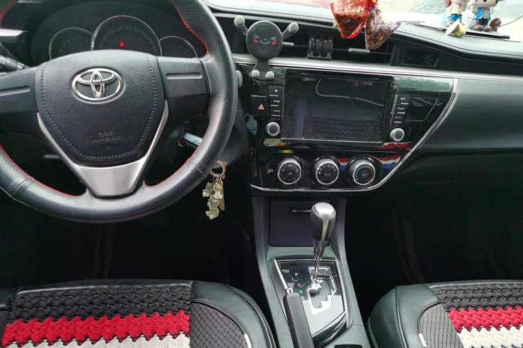 Used Toyota Corolla 2017 1.6L CVT GL Center Console