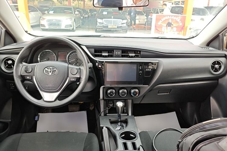 Used Toyota Corolla 2017 Revised Version 1.2T S-CVT GL-i Center Console