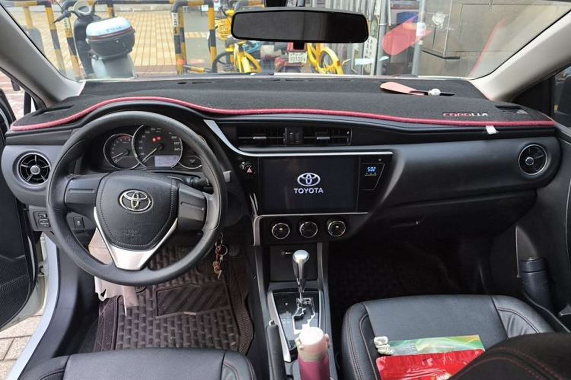Used Toyota Corolla 2017 Revised Version 1.2T S-CVT GL Center Console