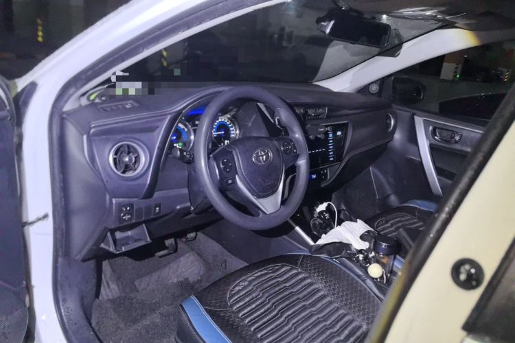 Used Toyota Corolla 2017 Revised Dual-Engine 1.8L E-CVT Leading Edition Center Console