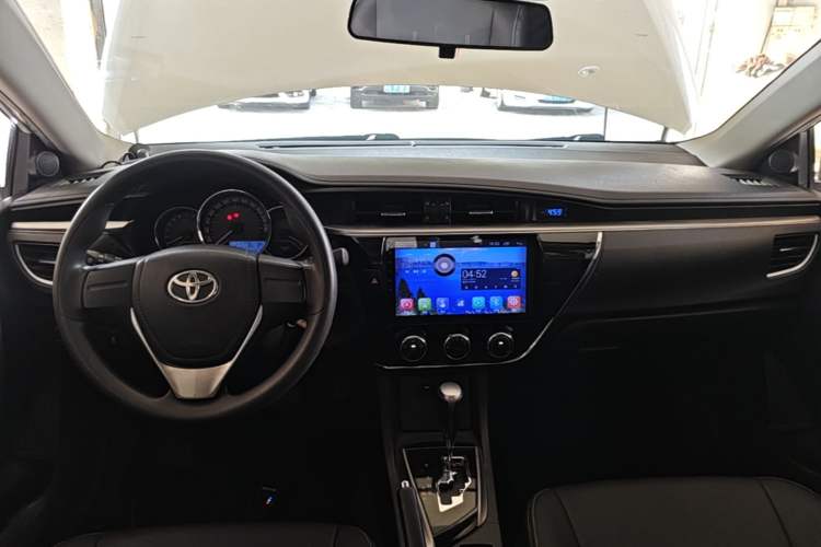 Used Toyota Corolla 2017 1.2T CVT GL Center Console