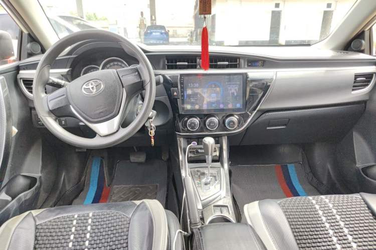 Used Toyota Corolla 2017 1.2T CVT GL Center Console