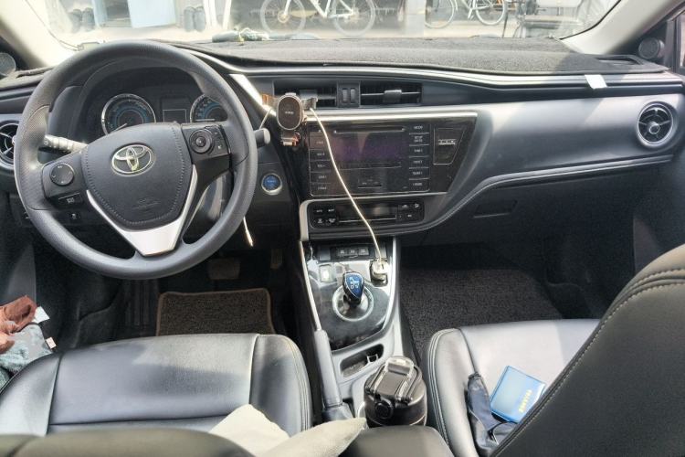 Used Toyota Corolla 2017 Revised Dual-Engine 1.8L E-CVT Leading Edition Center Console