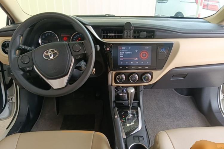 Used Toyota Corolla 2017 Revised Version 1.2T S-CVT GL-i Center Console
