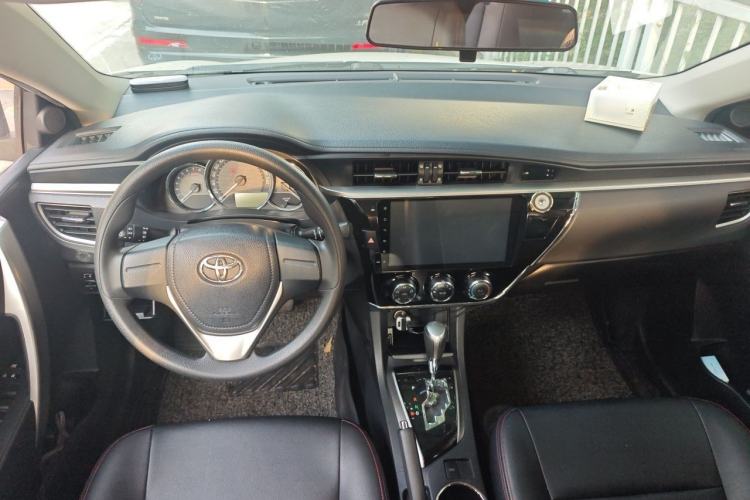Used Toyota Corolla 2017 1.6L CVT GL Center Console