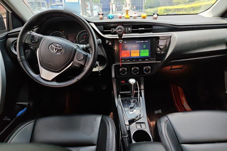 Used Toyota Corolla 2017 Revised Version 1.2T S-CVT GL-i Center Console