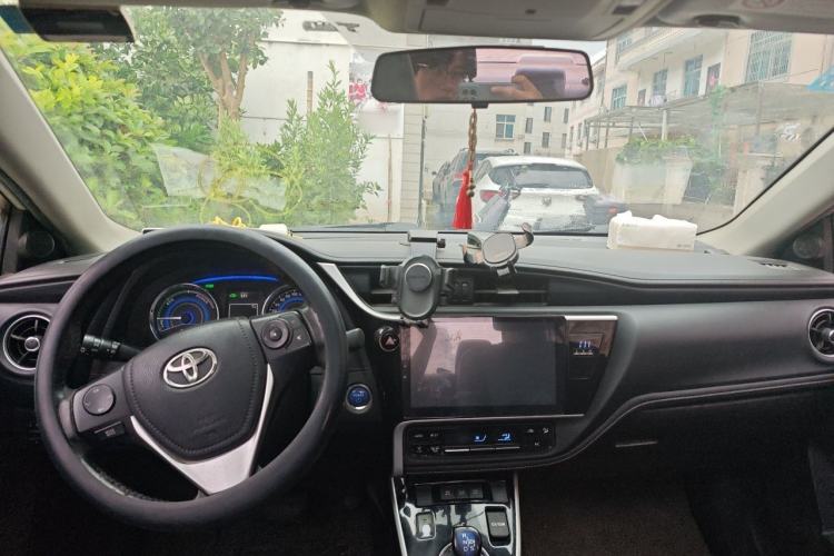 Used Toyota Corolla 2017 Revised Dual-Engine 1.8L E-CVT Elite Edition Center Console