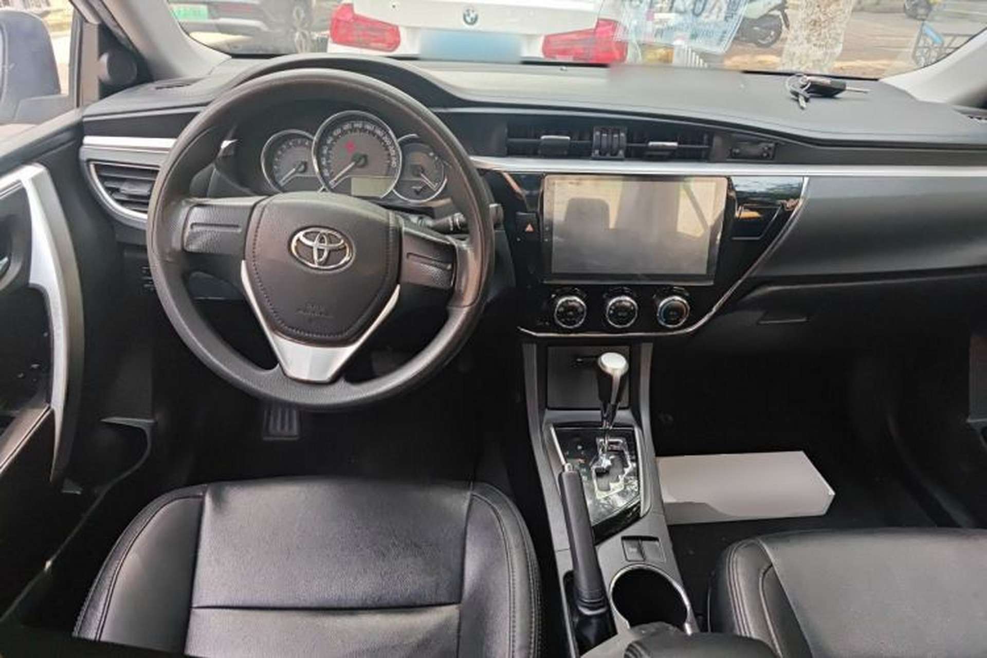 Used Toyota Corolla 2017 Revised Version 1.6L S-CVT GL Center Console