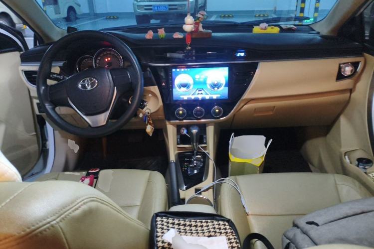 Used Toyota Corolla 2017 1.6L CVT GL Center Console