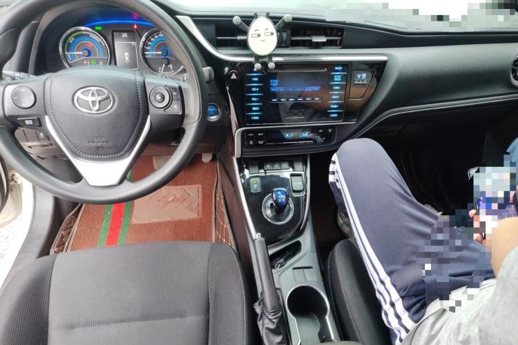Used Toyota Corolla 2017 Revised Dual-Engine 1.8L E-CVT Leading Edition Center Console