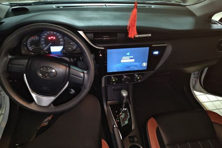 Used Toyota Corolla 2017 Revised Version 1.2T S-CVT GL Center Console