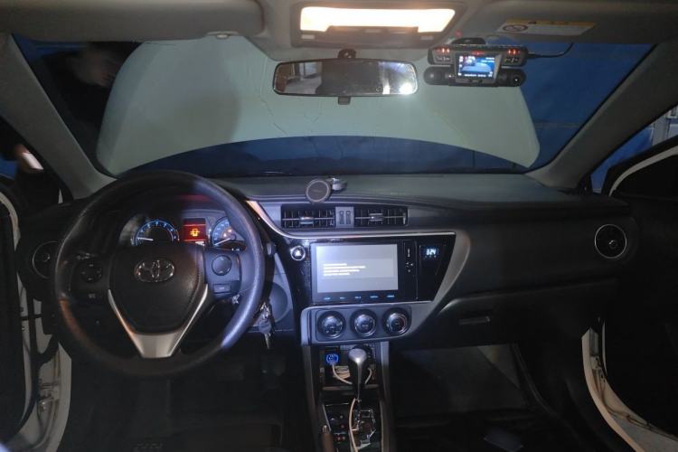 Used Toyota Corolla 2017 Revised Version 1.2T S-CVT GL-i Center Console