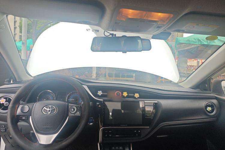 Used Toyota Corolla 2017 Revised Dual-Engine 1.8L E-CVT Leading Edition Center Console