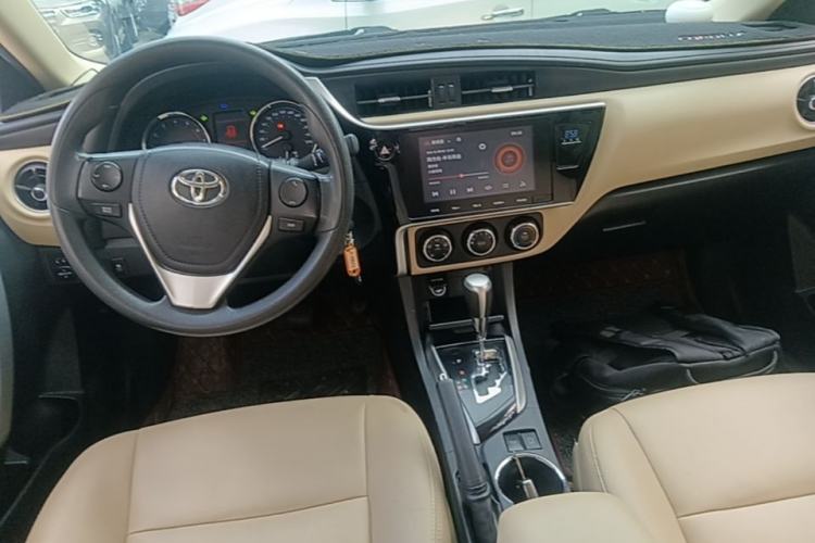 Used Toyota Corolla 2017 Revised Version 1.2T S-CVT GL-i Center Console