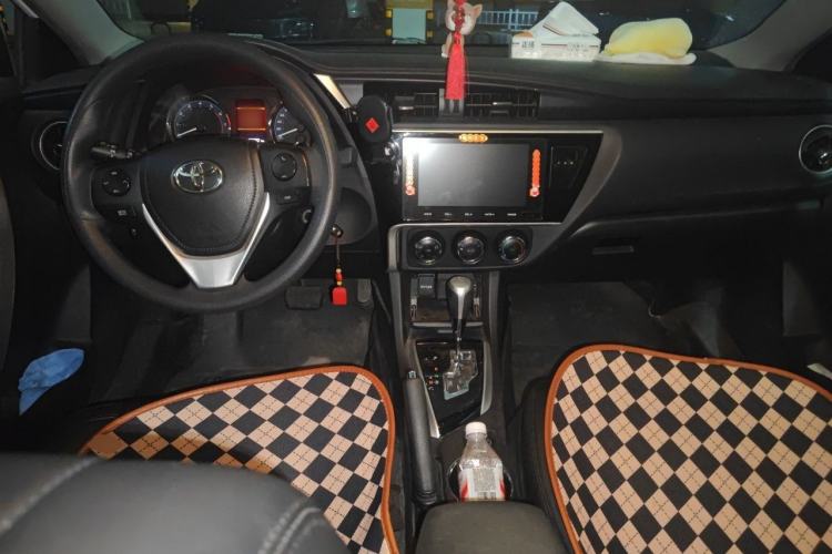 Used Toyota Corolla 2017 Revised Version 1.2T S-CVT GL-i Center Console