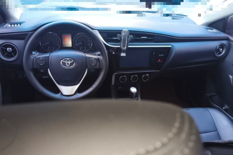 Used Toyota Corolla 2017 Revised Version 1.2T S-CVT GL-i Center Console