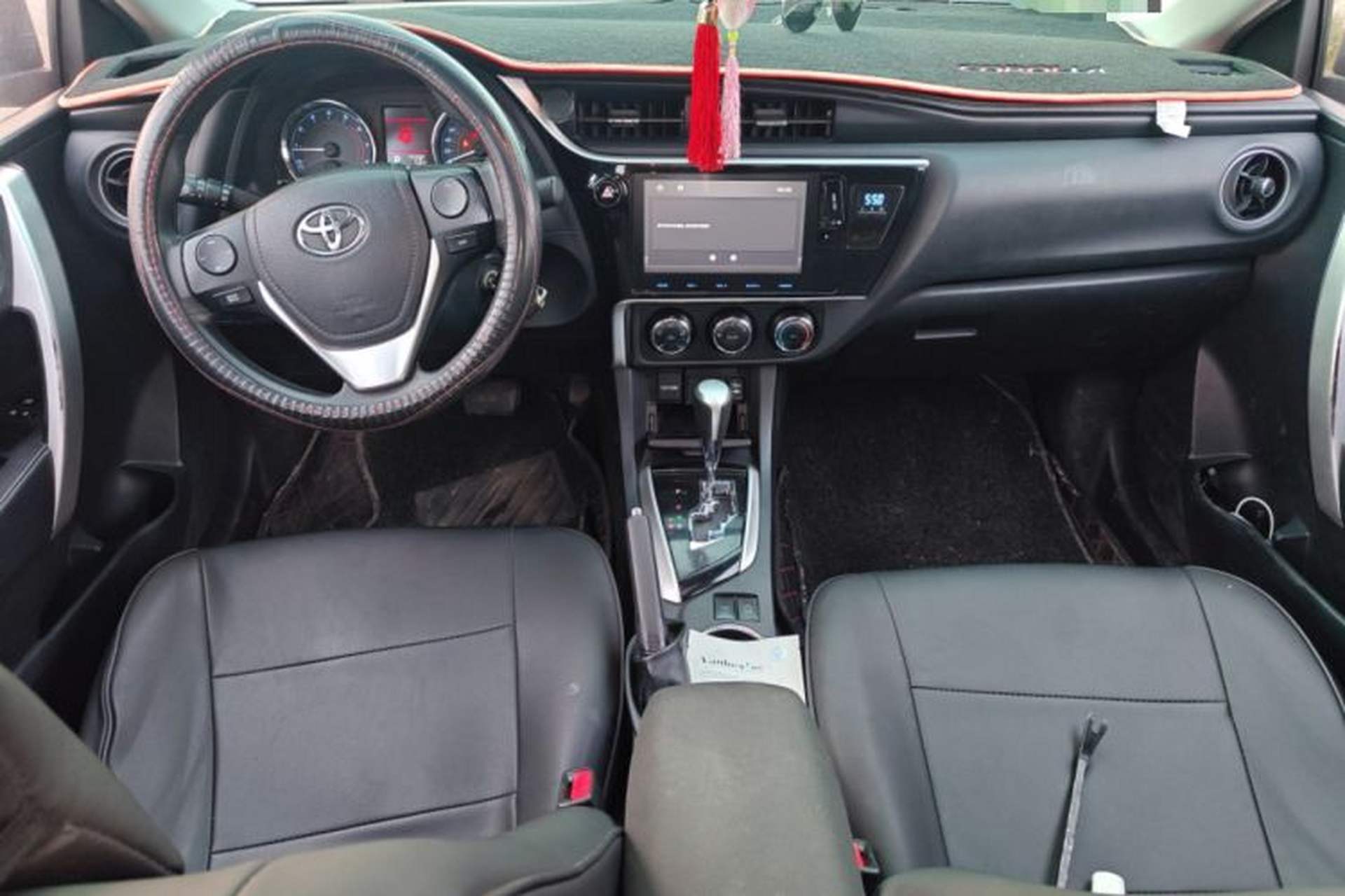 Used Toyota Corolla 2017 Revised Version 1.2T S-CVT GL-i Center Console