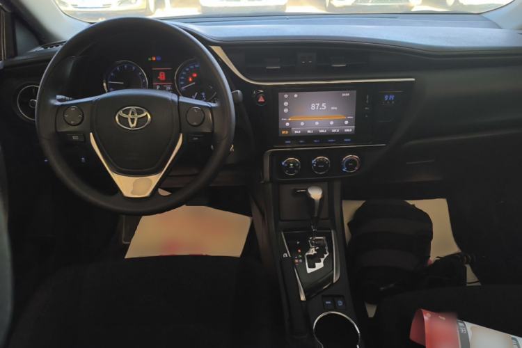Used Toyota Corolla 2017 Revised Version 1.2T S-CVT GL-i Center Console
